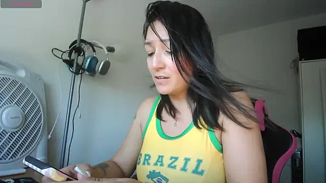 Snapshot of Yulian_Milf chatting on June 25, 2026, 2:54 pm Yulian Milf online show from June 25, 2026, 2:54 pm