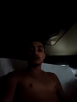 Snapshot of moreno22xx chatting on February 15, 2026, 12:47 pm moreno22xx online show from February 15, 2026, 12:47 pm