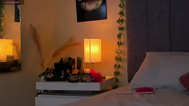 PAMELA BRANZ online show from March 30, 2026, 11:55 am