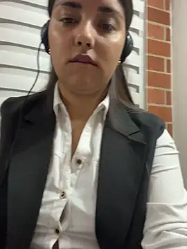 Snapshot of A-uroora chatting on February 14, 2026, 7:27 am A-uroora online show from February 14, 2026, 7:27 am