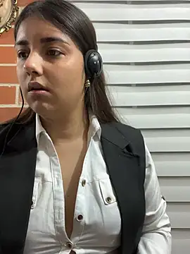 Snapshot of A-uroora chatting on February 20, 2026, 7:54 am A-uroora online show from February 20, 2026, 7:54 am