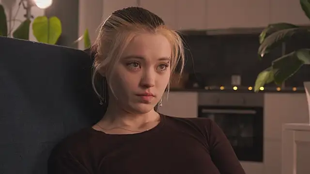 Snapshot of EleniRoeber chatting on February 15, 2026, 4:03 pm EleniRoeber online show from February 15, 2026, 4:03 pm