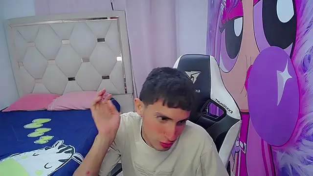 Akyra latinn online show from February 12, 2026, 12:33 pm