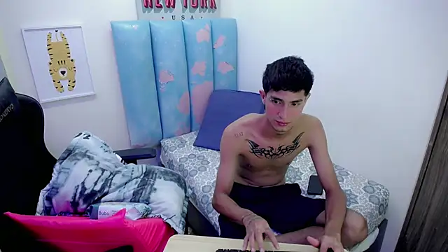 Akyra latinn online show from April 16, 2026, 12:17 pm