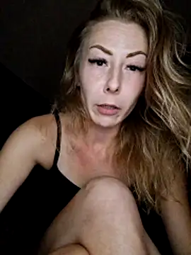 Snapshot of dewimp1 chatting on June 20, 2026, 9:17 pm dewimp1 online show from June 20, 2026, 9:17 pm