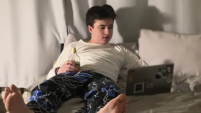 coolskum0 online show from March 15, 2026, 5:52 pm