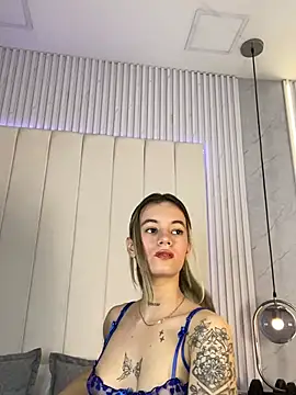 JuliaColemann online show from March 18, 2026, 12:08 pm