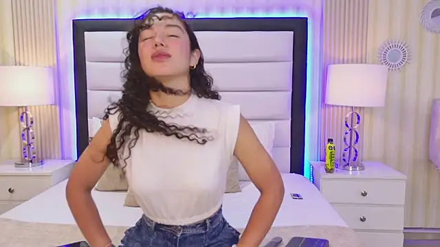 Snapshot of RoxanaAngel chatting on March 2, 2026, 2:24 pm RoxanaAngel online show from March 2, 2026, 2:24 pm