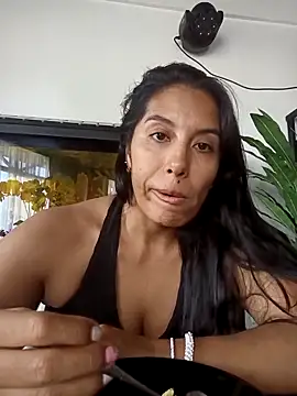 LizaLorini online show from April 4, 2026, 4:59 pm