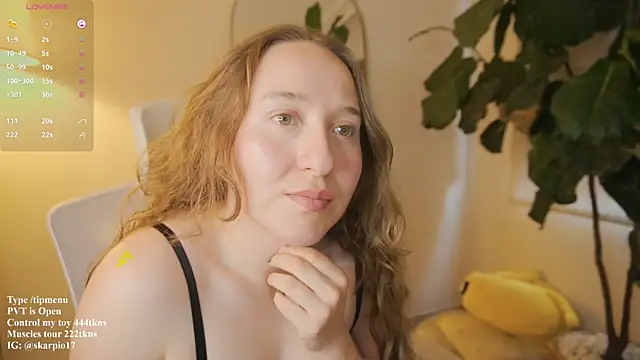 Scarlett NoirMuse online show from May 18, 2026, 8:58 pm