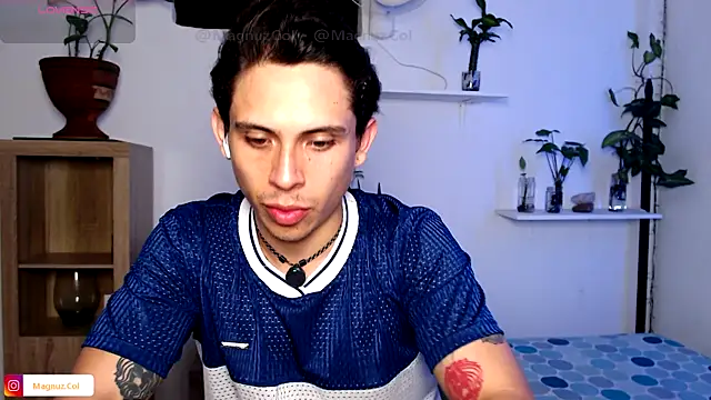 Magnuz Col online show from April 18, 2026, 12:58 am