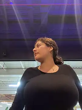 lizzy luminair online show from February 4, 2026, 2:01 pm