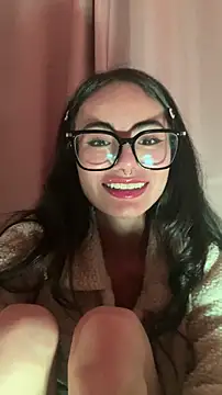  Lucycherry online show from June 20, 2026, 4:37 am