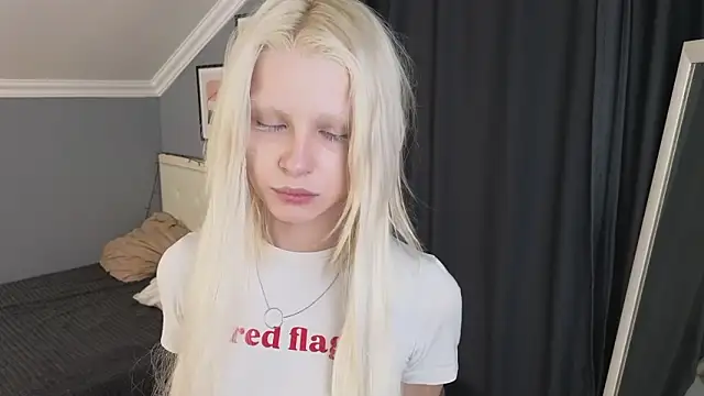 Snapshot of Naomi_Demio chatting on March 12, 2026, 12:11 pm Naomi Demio online show from March 12, 2026, 12:11 pm