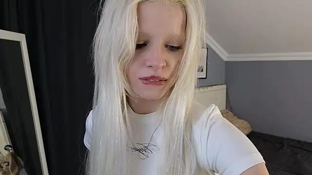 Snapshot of Naomi_Demio chatting on March 13, 2026, 12:12 pm Naomi Demio online show from March 13, 2026, 12:12 pm