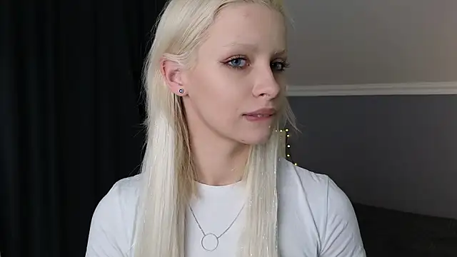 Snapshot of Naomi_Demio chatting on March 14, 2026, 12:32 pm Naomi Demio online show from March 14, 2026, 12:32 pm