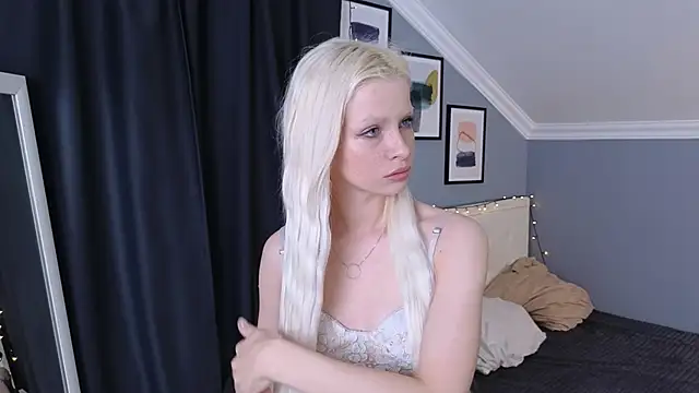 Snapshot of Naomi_Demio chatting on March 15, 2026, 12:11 pm Naomi Demio online show from March 15, 2026, 12:11 pm