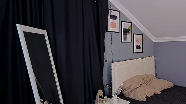 Snapshot of Naomi_Demio chatting on March 26, 2026, 12:22 pm Naomi Demio online show from March 26, 2026, 12:22 pm