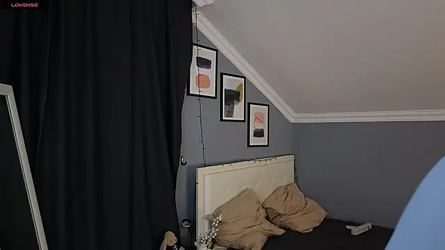 Snapshot of Naomi_Demio chatting on April 1, 2026, 12:06 pm Naomi Demio online show from April 1, 2026, 12:06 pm