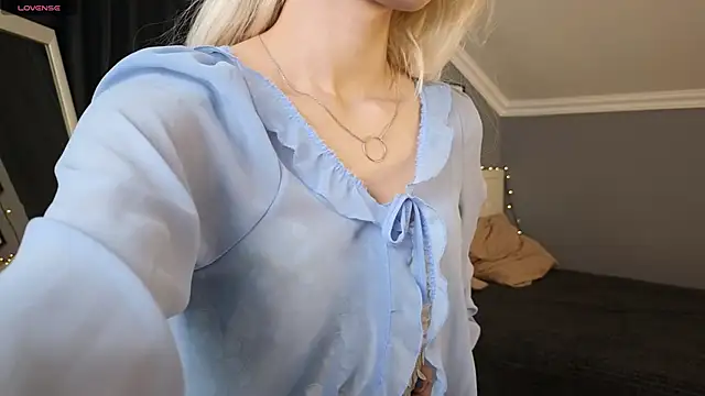 Snapshot of Naomi_Demio chatting on April 1, 2026, 1:41 pm Naomi Demio online show from April 1, 2026, 1:41 pm