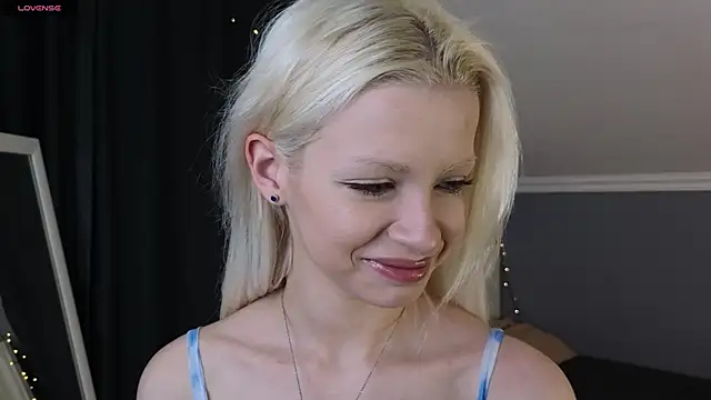 Snapshot of Naomi_Demio chatting on April 2, 2026, 12:03 pm Naomi Demio online show from April 2, 2026, 12:03 pm