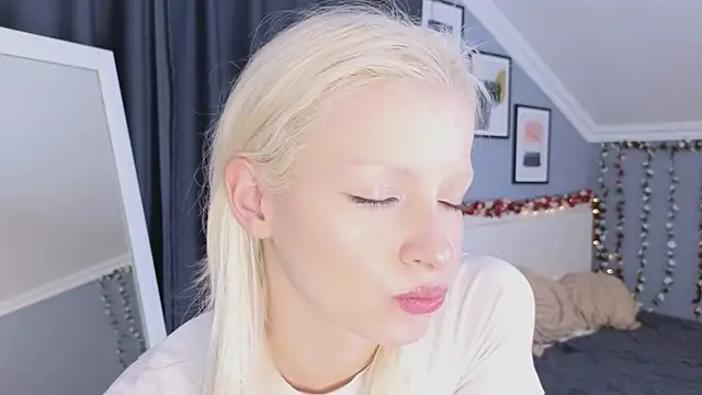 Snapshot of Naomi_Demio chatting on April 11, 2026, 12:20 pm Naomi Demio online show from April 11, 2026, 12:20 pm