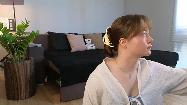 MillaKowal online show from April 5, 2026, 12:13 pm