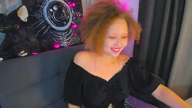 Snapshot of Senya_Sol chatting on May 30, 2026, 9:23 pm Senya Sol online show from May 30, 2026, 9:23 pm