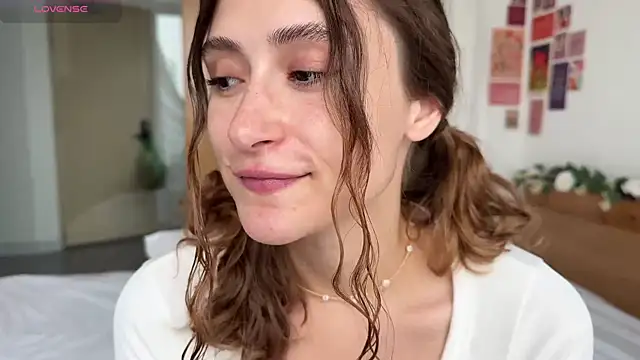 cutiemari online show from April 19, 2026, 5:07 am