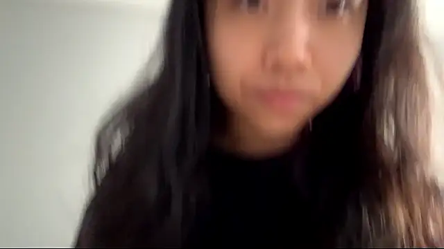 SweetMiaXO online show from March 16, 2026, 5:44 am