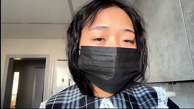 SweetMiaXO online show from April 13, 2026, 10:15 pm