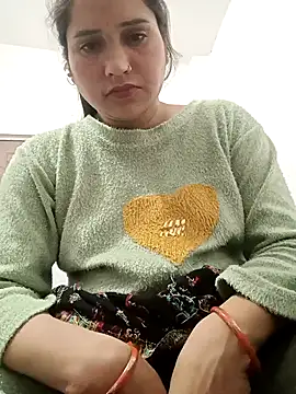 Cute-karisma1234 online show from February 3, 2026, 4:56 pm