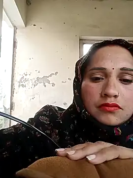 Cute-karisma1234 online show from February 8, 2026, 1:53 am