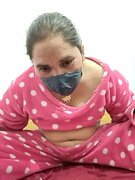 Cute-karisma1234 online show from February 18, 2026, 2:46 pm