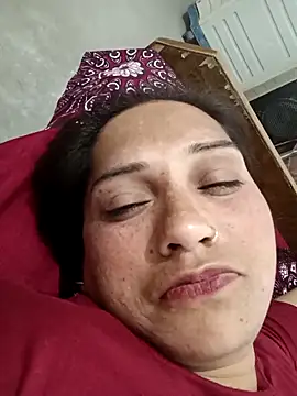 Cute-karisma1234 online show from February 24, 2026, 6:17 pm