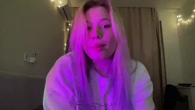 Lulu Di online show from March 19, 2026, 9:52 pm