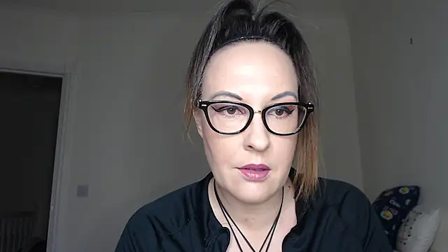 Snapshot of PsychicDominatrix chatting on February 10, 2026, 8:18 am PsychicDominatrix online show from February 10, 2026, 8:18 am