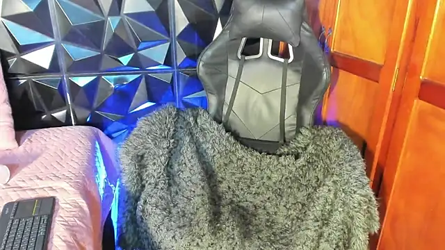 liia marin online show from February 13, 2026, 4:08 am