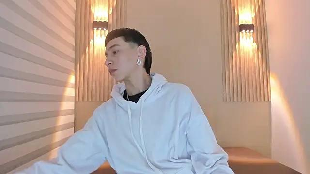 lian cameron online show from February 3, 2026, 4:10 am