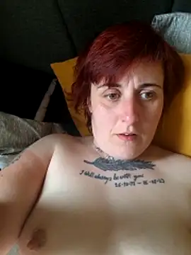 Tiara XOX online show from April 15, 2026, 10:33 am