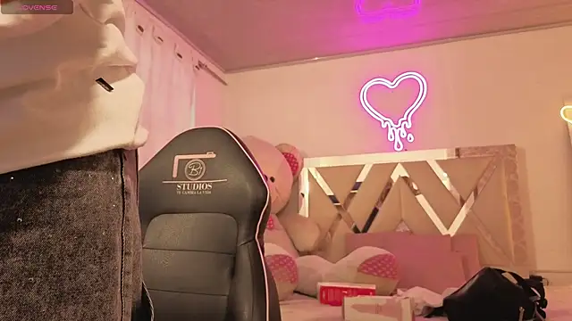 Snapshot of SABRIINA_TAY chatting on April 4, 2026, 11:40 am SABRIINA TAY online show from April 4, 2026, 11:40 am