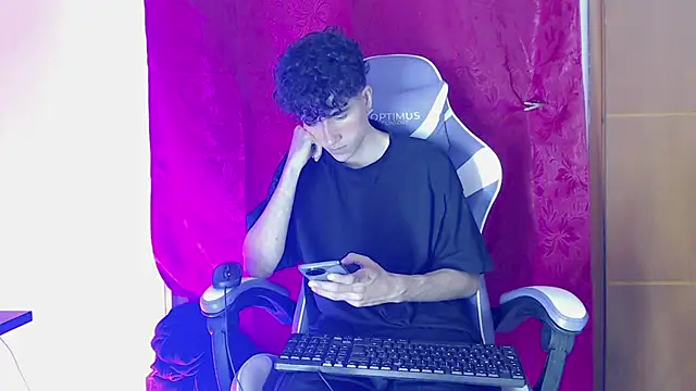 Snapshot of Johnny_cagee_ chatting on February 18, 2026, 1:12 am Johnny cagee online show from February 18, 2026, 1:12 am