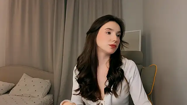 ssandralovin online show from April 5, 2026, 8:28 pm