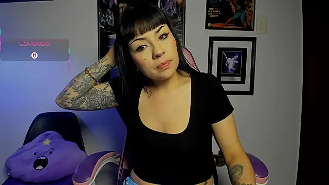 luckylaura online show from February 26, 2026, 4:33 am