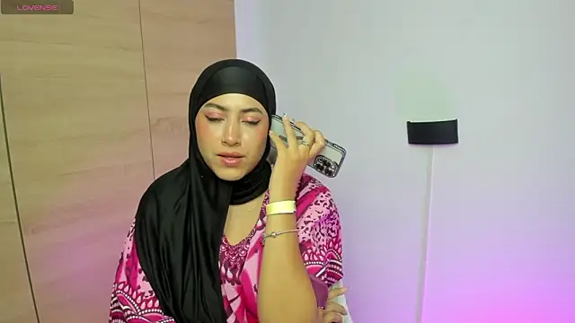 LAY LA  online show from March 4, 2026, 9:21 pm