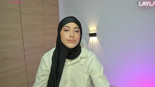 LAY LA  online show from April 28, 2026, 8:36 pm