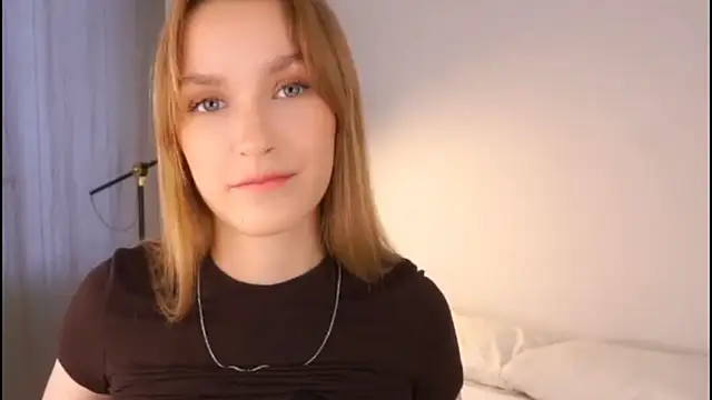 Snapshot of HellenSpelly chatting on February 22, 2026, 10:19 pm HellenSpelly online show from February 22, 2026, 10:19 pm