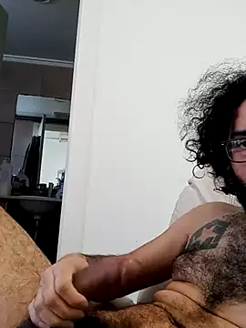 Snapshot of Batou1683 chatting on February 12, 2026, 12:44 pm Batou1683 online show from February 12, 2026, 12:44 pm