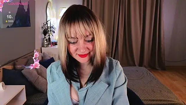 Snapshot of Oliiviaa_ chatting on February 16, 2026, 8:10 am Oliiviaa online show from February 16, 2026, 8:10 am