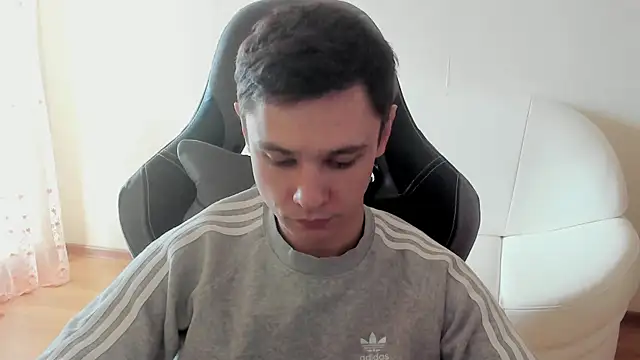 Snapshot of Alexmansuper chatting on April 6, 2026, 1:34 pm Alexmansuper online show from April 6, 2026, 1:34 pm